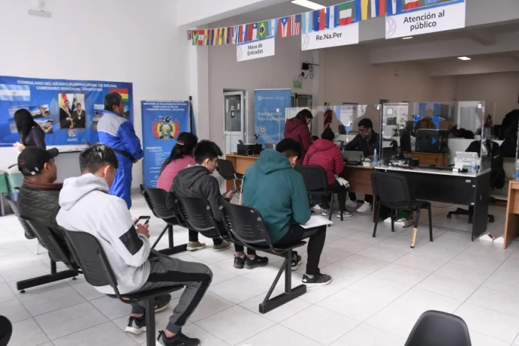  Consulado móvil brinda atención a residentes bolivianos en Puerto San Julián y El Calafate