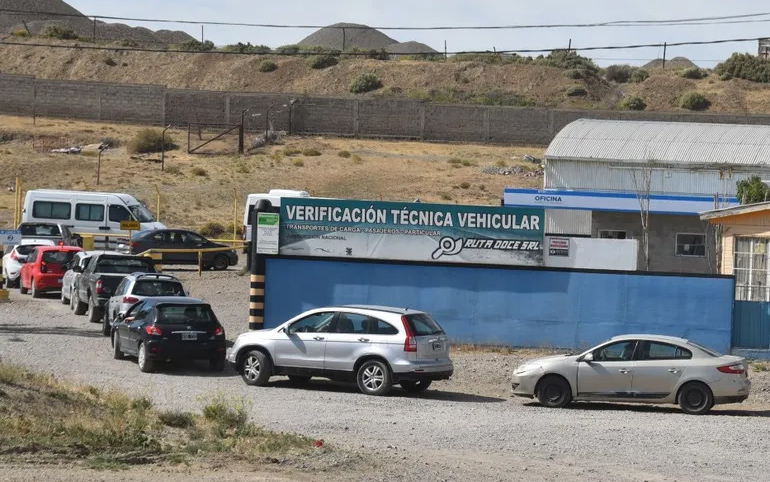  Por si acaso, automovilistas se aseguran de tener la VTV