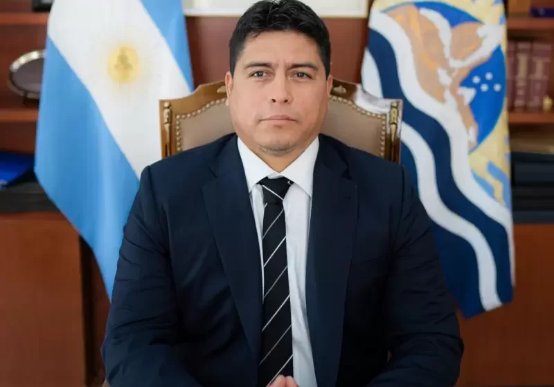  Vidal exige explicaciones a YPF y evalúa medidas legales por caída de inversiones en Santa Cruz