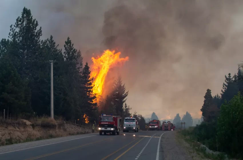  Weretilneck sobre el incendio en El Bolsón: «El domingo será crítico»